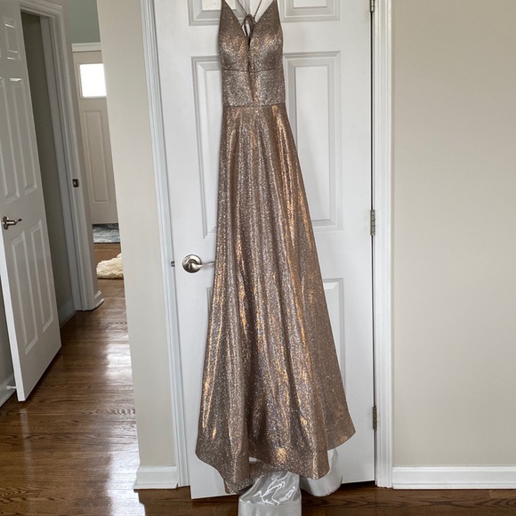 Gold Jovani prom dress never worn - Picture 4 of 7